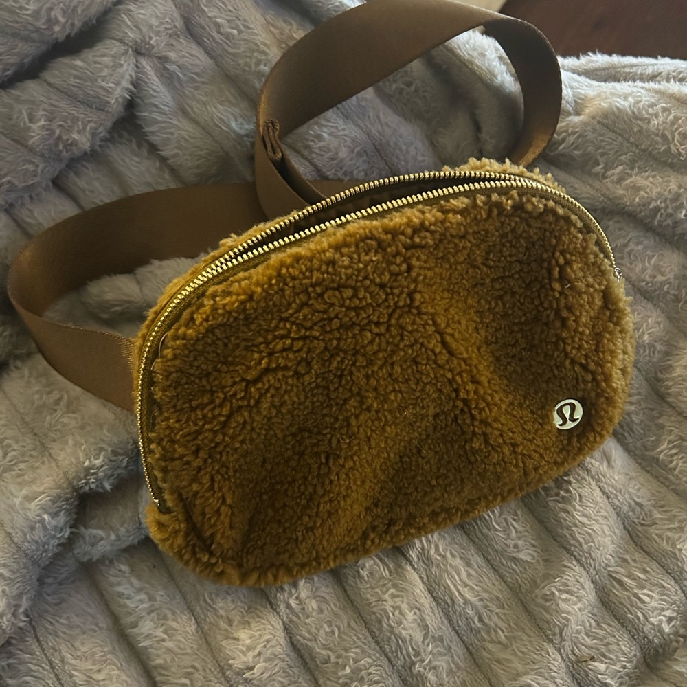 Lululemon crossbody